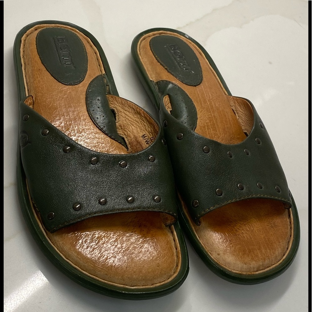 BORN FOREST GREEN LEATHER SANDALS
